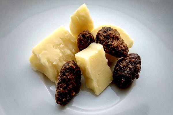 Aged Cheddar Cheese with Cinnamon-Spiced Caramelized Snacking Cacao Beans